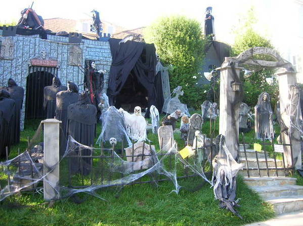 halloween-house-decoration1