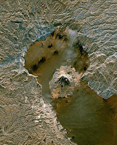 827px-Sakura-jima_from_space