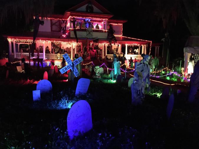 halloween-house-decoration9